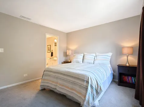 2443 Courtyard Circle Aurora IL 60506