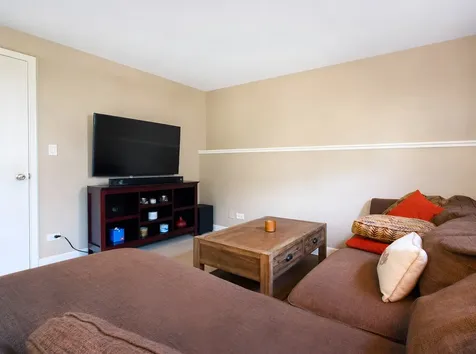 2443 Courtyard Circle Aurora IL 60506