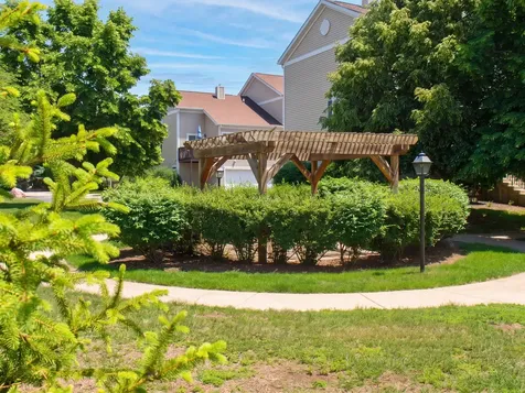 2443 Courtyard Circle Aurora IL 60506