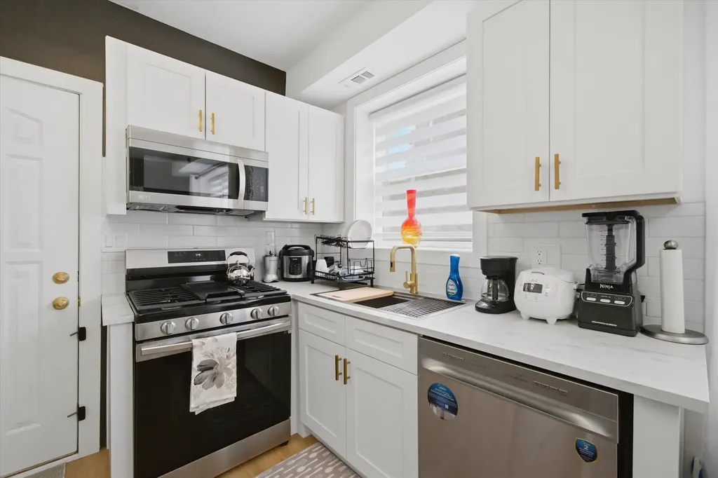 3215 North Francisco Avenue Chicago IL 60618