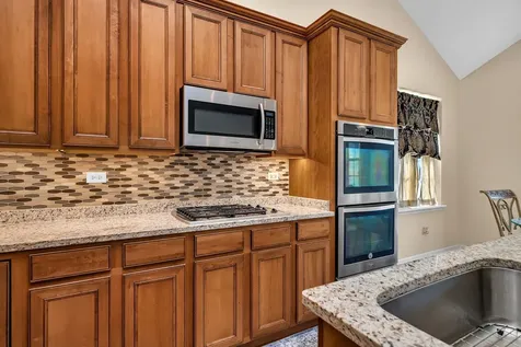 819 Canton Drive Oswego IL 60543