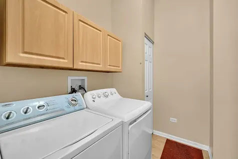819 Canton Drive Oswego IL 60543