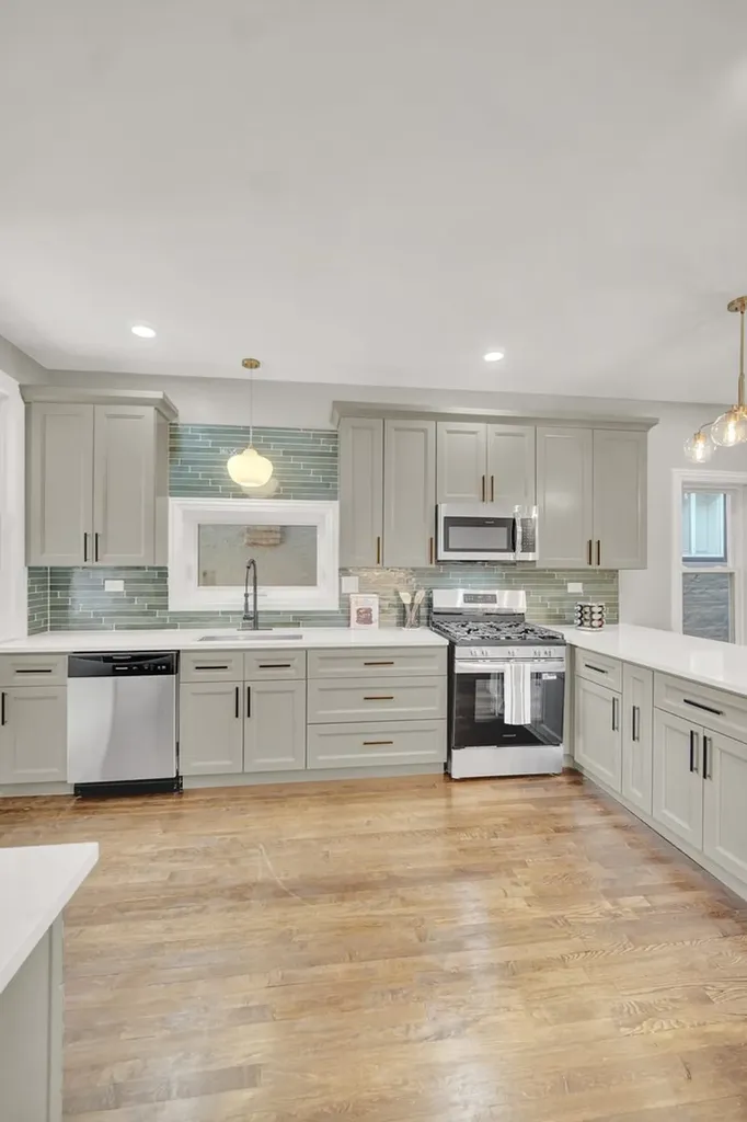 7707 South Ridgeland Avenue Chicago IL 60649