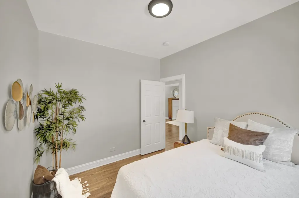 7707 South Ridgeland Avenue Chicago IL 60649