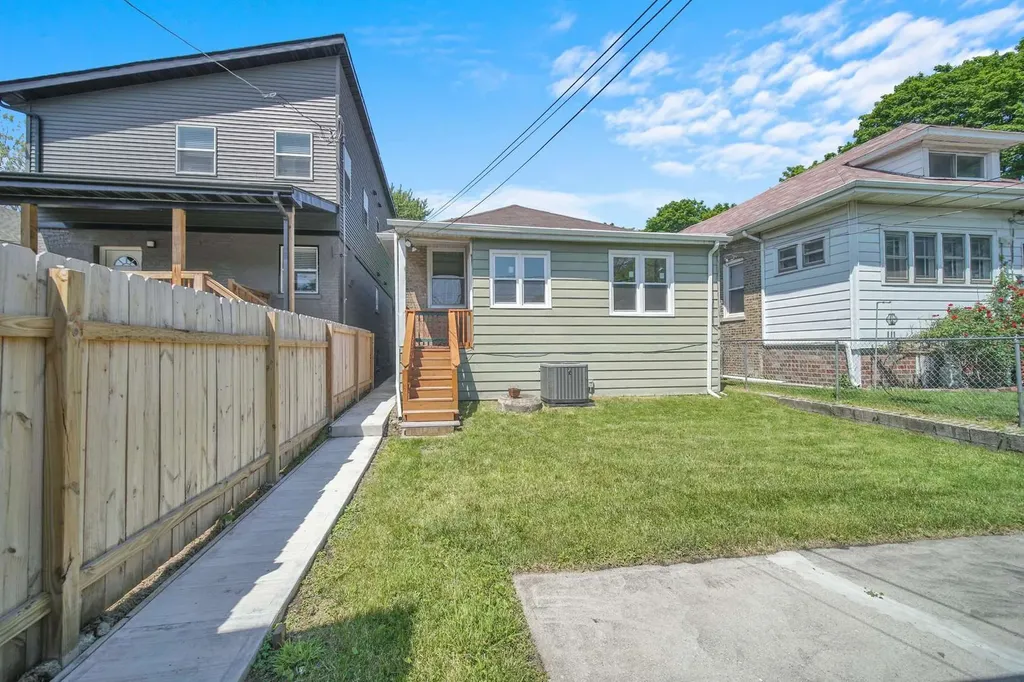 7707 South Ridgeland Avenue Chicago IL 60649
