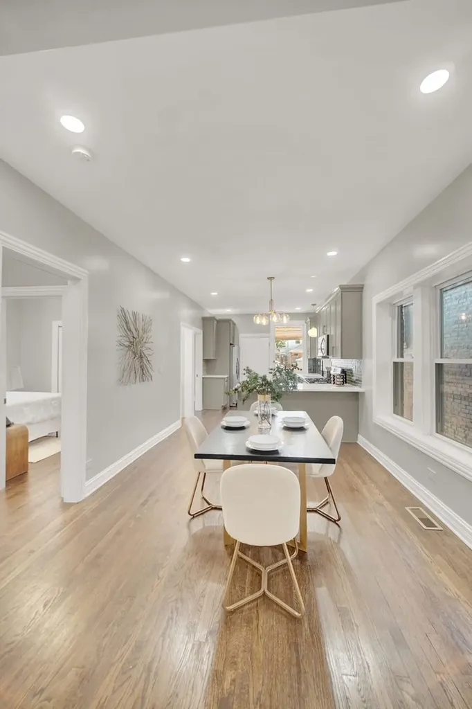 7707 South Ridgeland Avenue Chicago IL 60649