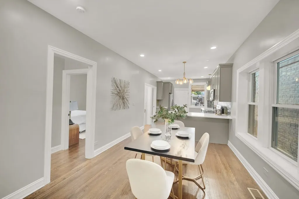 7707 South Ridgeland Avenue Chicago IL 60649