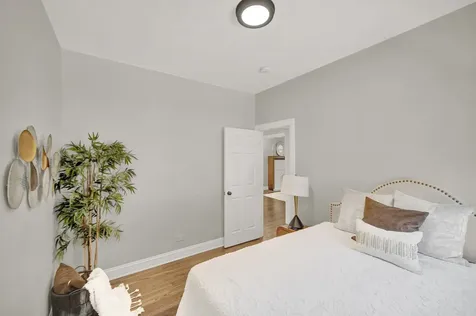 7707 South Ridgeland Avenue Chicago IL 60649