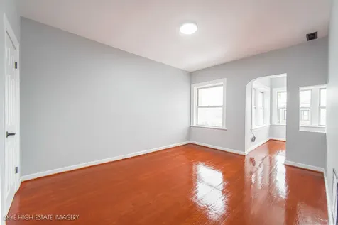 6720 South Paxton Avenue Chicago IL 60649