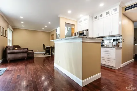 335 Wentworth Lane Bartlett IL 60103