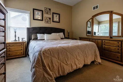 335 Wentworth Lane Bartlett IL 60103