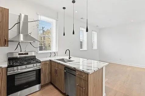 449 North Elizabeth Street Chicago IL 60642