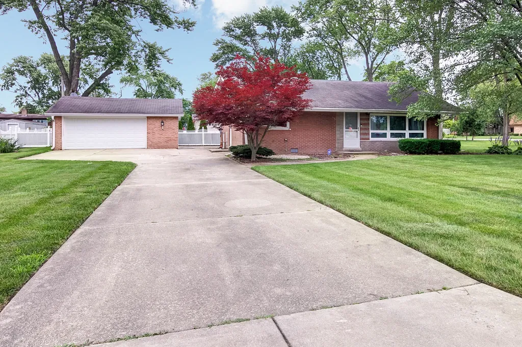 12661 South Major Avenue Palos Heights IL 60463