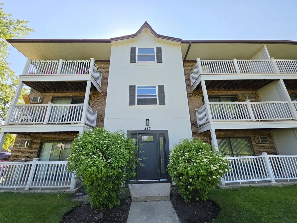 225 Gregory Street Aurora IL 60504