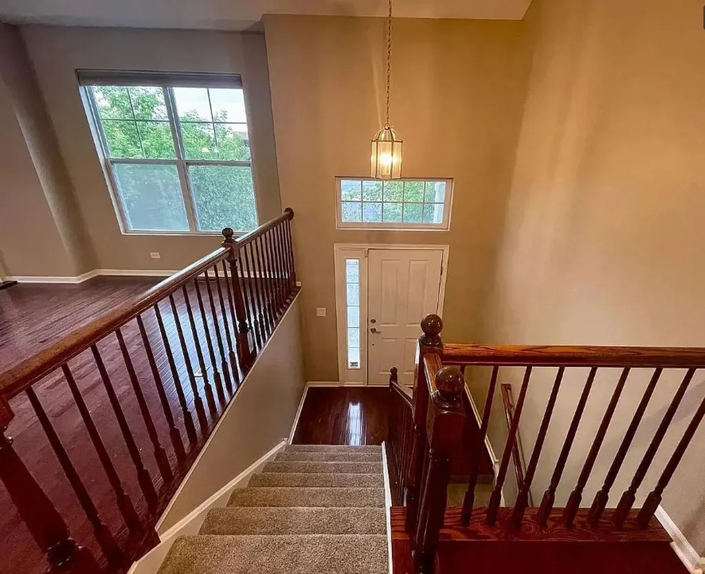 526 Grosvenor Lane Aurora IL 60504