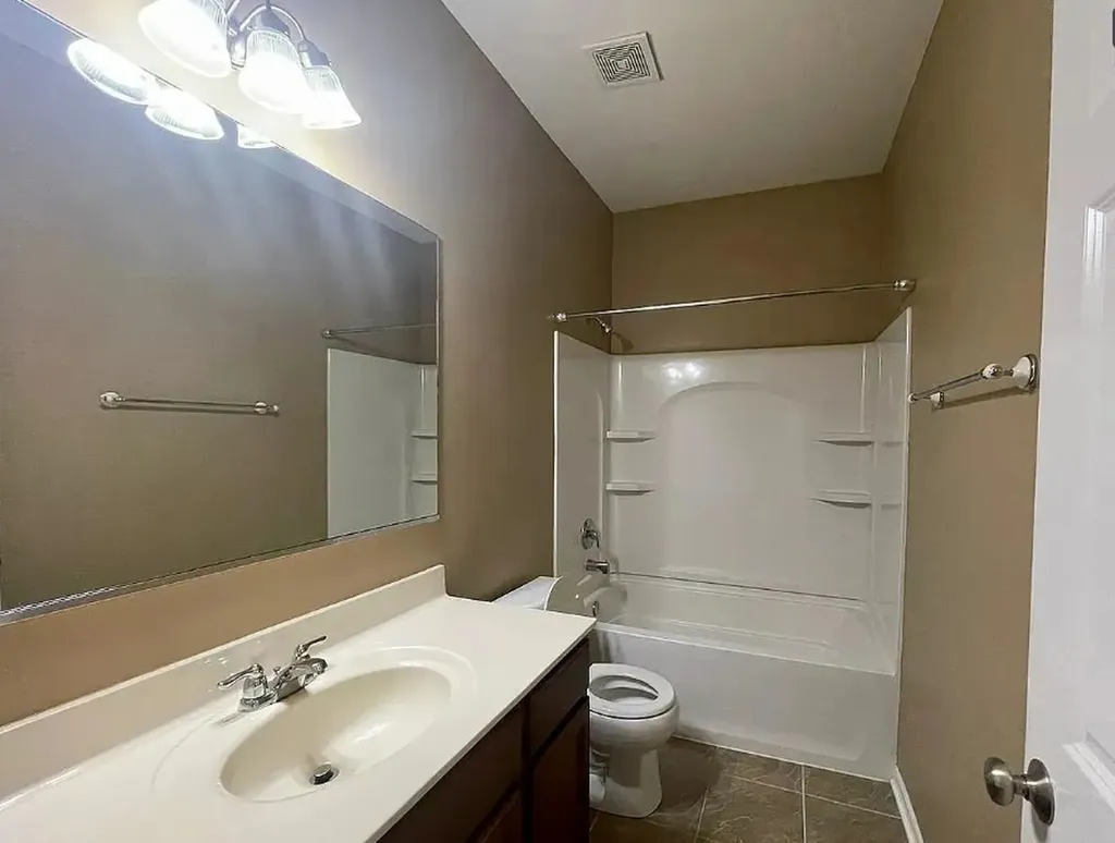 526 Grosvenor Lane Aurora IL 60504