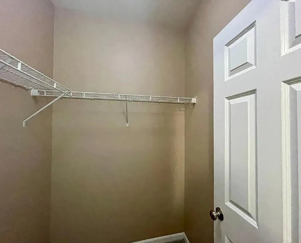 526 Grosvenor Lane Aurora IL 60504
