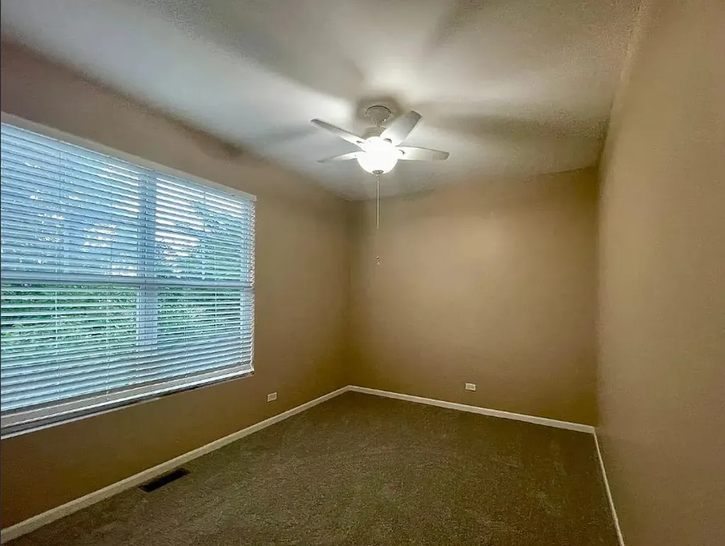 526 Grosvenor Lane Aurora IL 60504