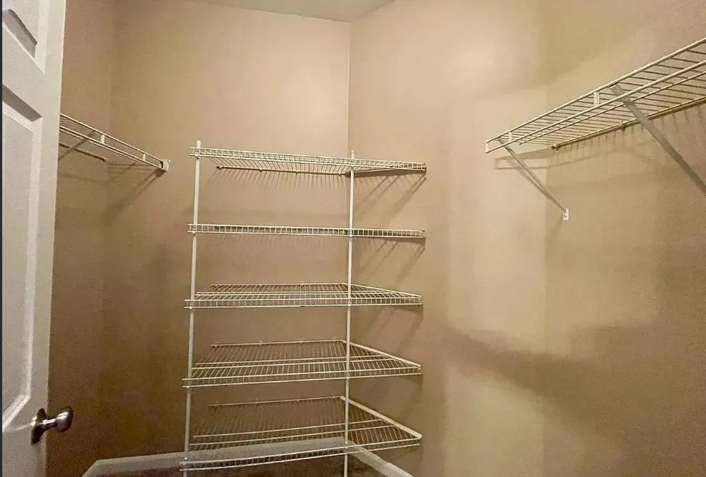 526 Grosvenor Lane Aurora IL 60504