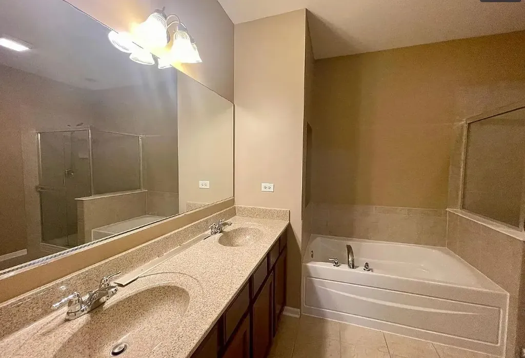 526 Grosvenor Lane Aurora IL 60504