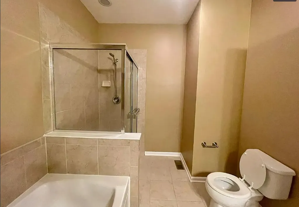 526 Grosvenor Lane Aurora IL 60504