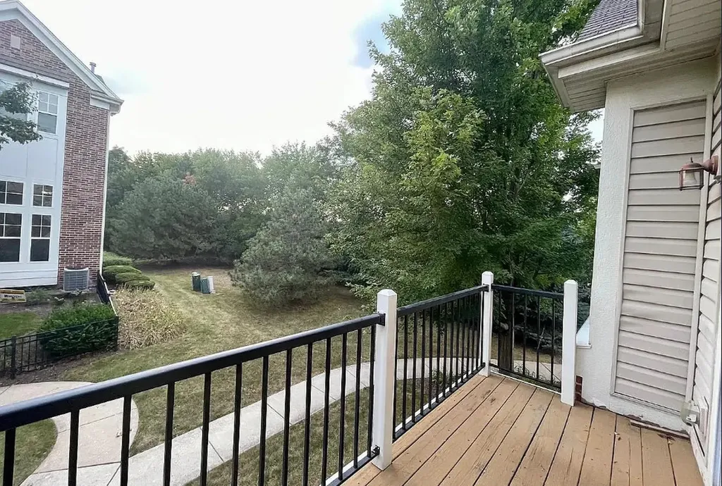 526 Grosvenor Lane Aurora IL 60504