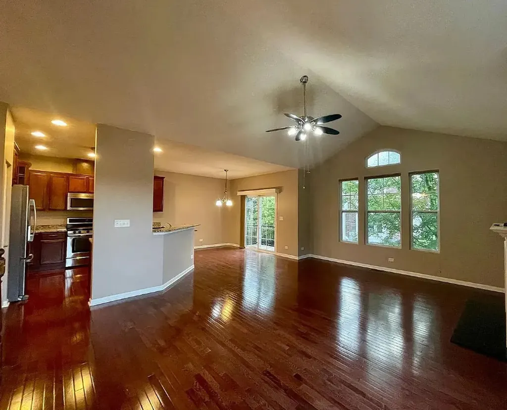 526 Grosvenor Lane Aurora IL 60504