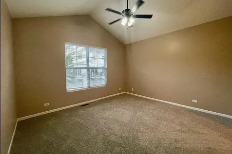 526 Grosvenor Lane Aurora IL 60504