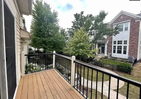 526 Grosvenor Lane Aurora IL 60504
