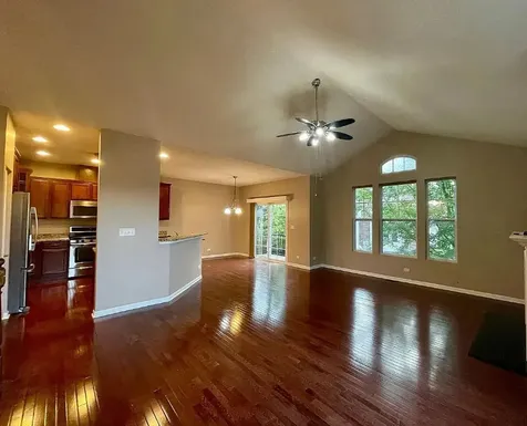 526 Grosvenor Lane Aurora IL 60504