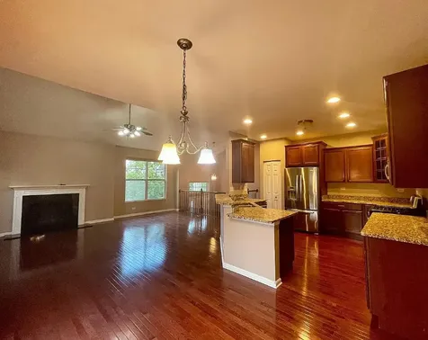526 Grosvenor Lane Aurora IL 60504