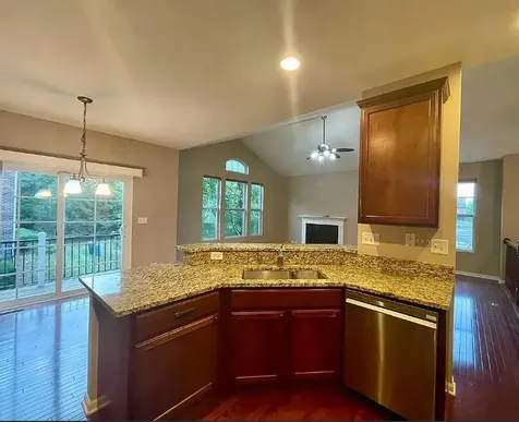 526 Grosvenor Lane Aurora IL 60504