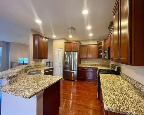 526 Grosvenor Lane Aurora IL 60504