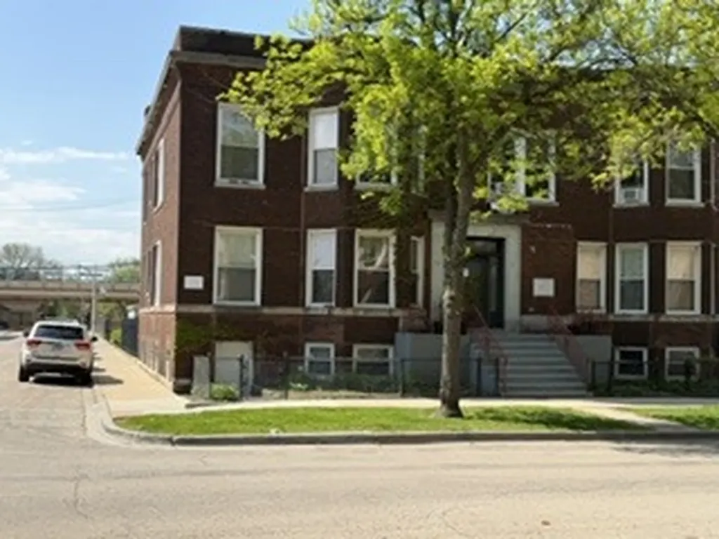 2833 West Walnut Street Chicago IL 60612
