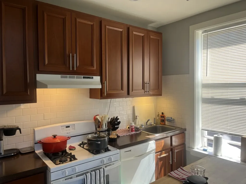 2833 West Walnut Street Chicago IL 60612
