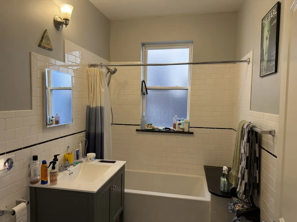 2833 West Walnut Street Chicago IL 60612