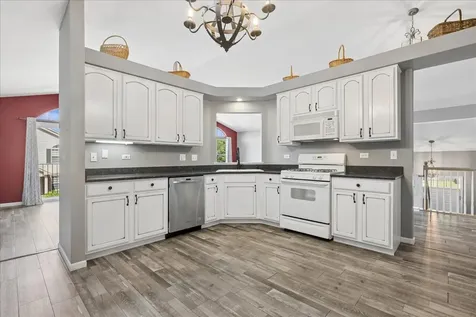 5223 Glenbrook Trail Mchenry IL 60050