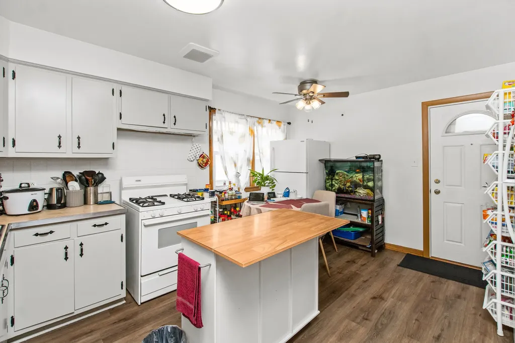 6252 West Irving Park Road Chicago IL 60634