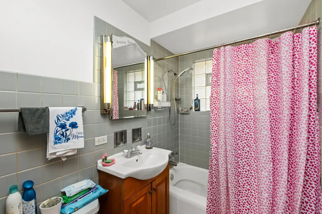 6252 West Irving Park Road Chicago IL 60634