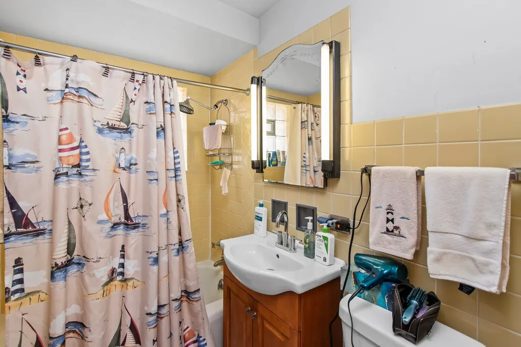 6252 West Irving Park Road Chicago IL 60634