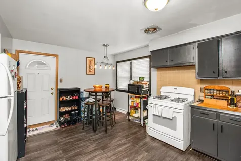 6252 West Irving Park Road Chicago IL 60634
