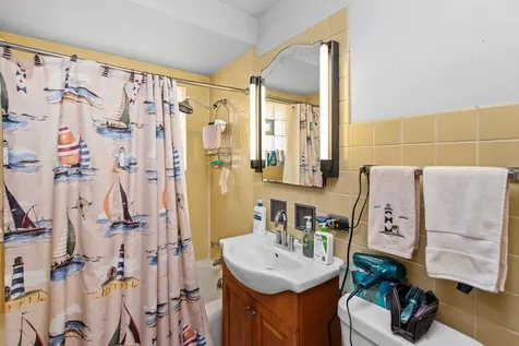 6252 West Irving Park Road Chicago IL 60634