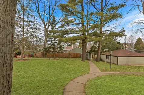 526 West Jackson Street Woodstock IL 60098