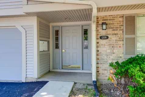1209 Bradwell Lane Mundelein IL 60060