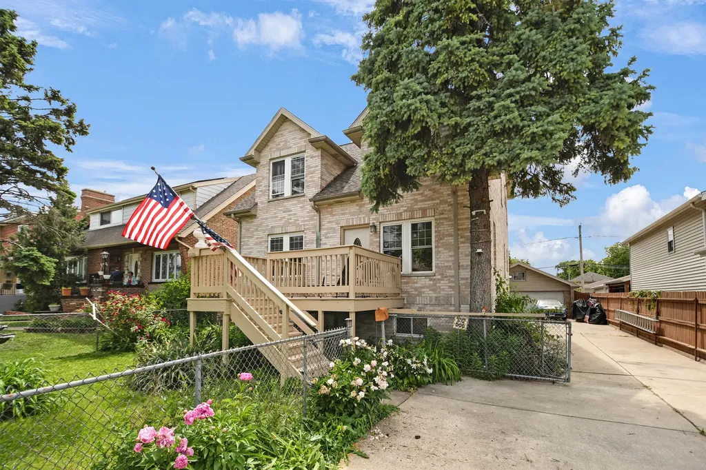 4820 South Lotus Avenue Chicago IL 60638