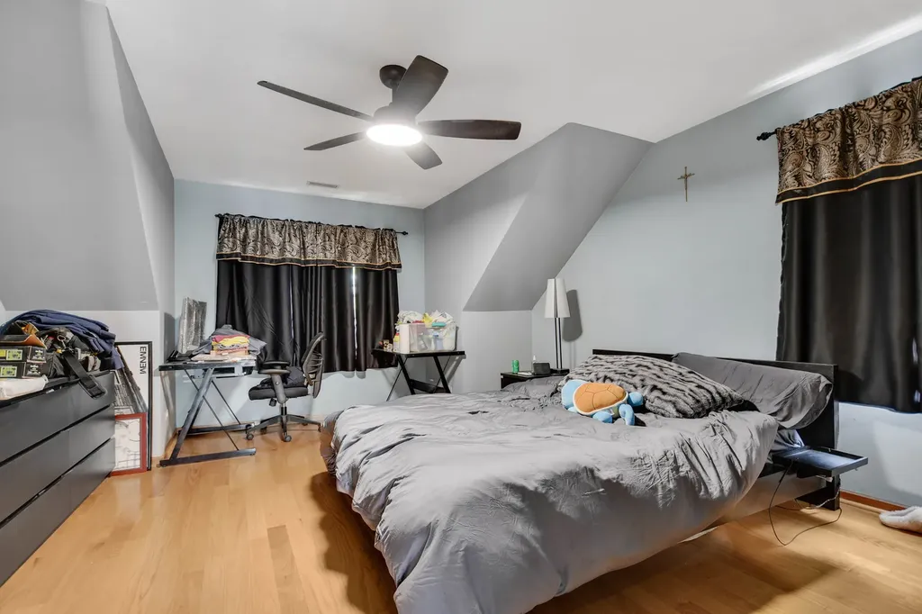 4820 South Lotus Avenue Chicago IL 60638
