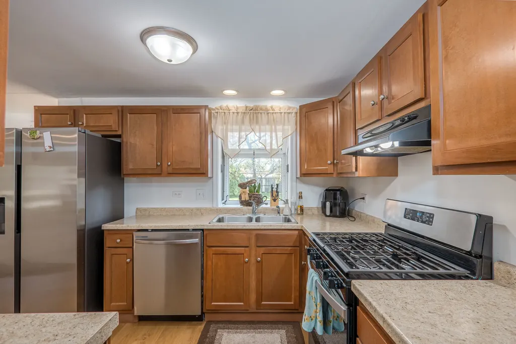 1624 West Weathersfield Way Schaumburg IL 60193