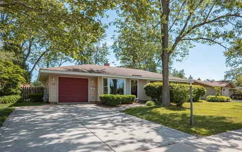 1624 West Weathersfield Way Schaumburg IL 60193