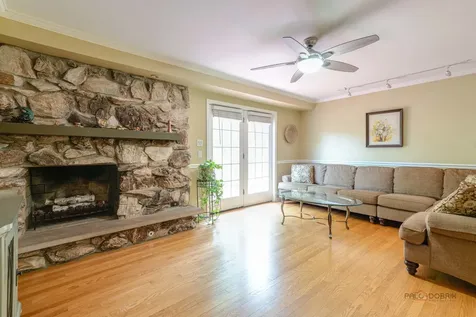 357 Roberts Road Inverness IL 60010