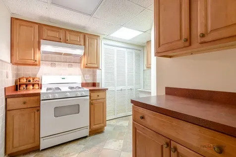 357 Roberts Road Inverness IL 60010